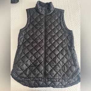 Athleta whisper featherless Vest -black Large